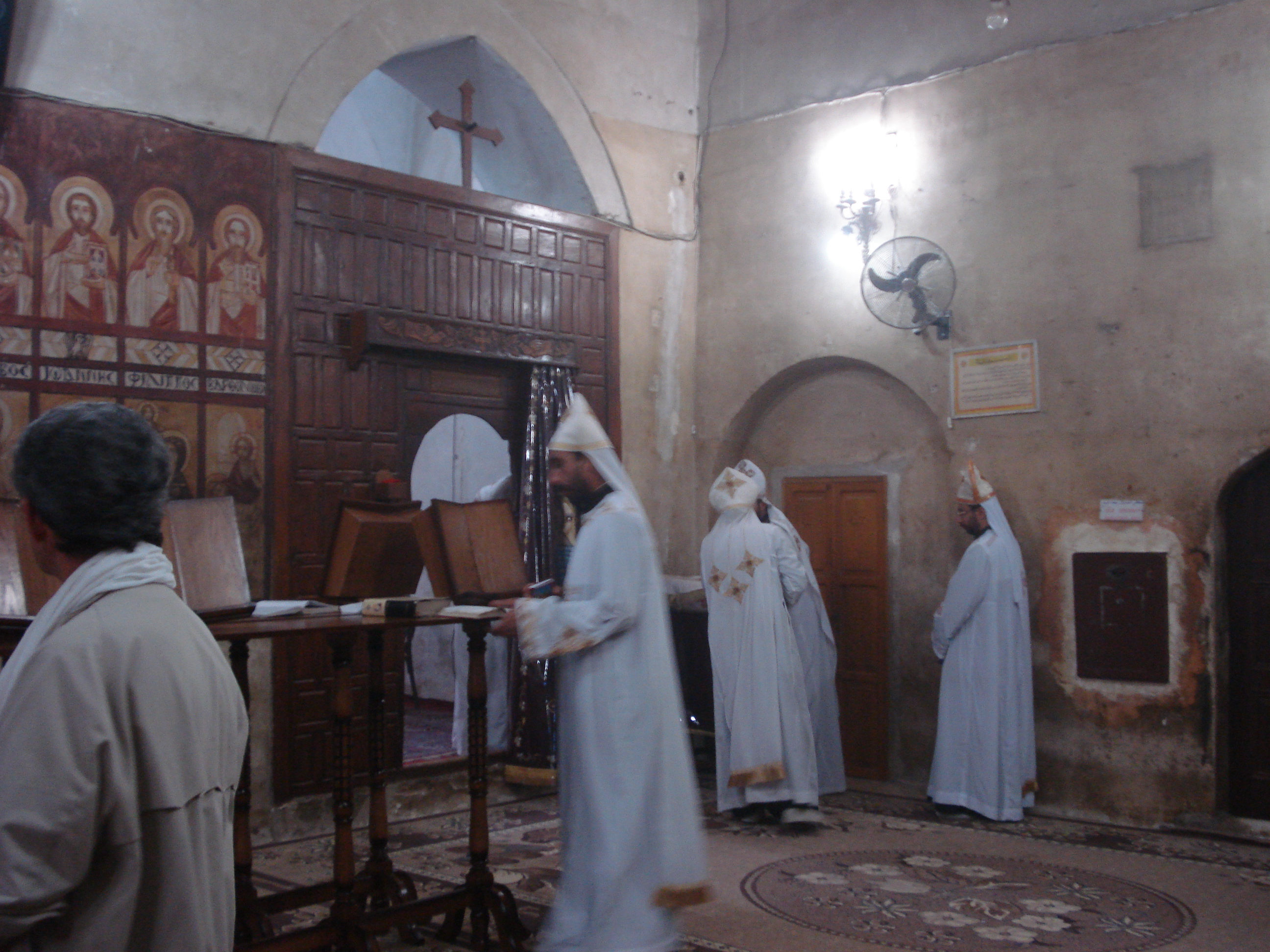 Celebração Copta - Mosteiro de S. Bishoy/Sacristia - Cairo Março08 - LNM