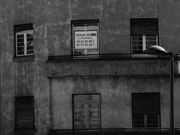 Auto-escravatura, Guimarães — (c) 2006