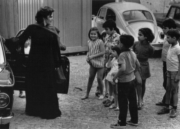 Amália em Alfama, Lisboa (E.Gageiro, 1971)