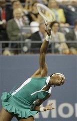 Venus Williams a executar o golpe de serviço, o mais poderoso do circuito WTA