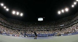 Já nos encontros nocturnos, foi a vez de Roger Federer e Serena Williams exibirem credenciais.