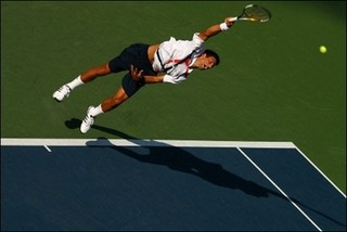 Novak Djokovic tem stado igual a si próprio. Mais uma vitória, mas também muito suor...
